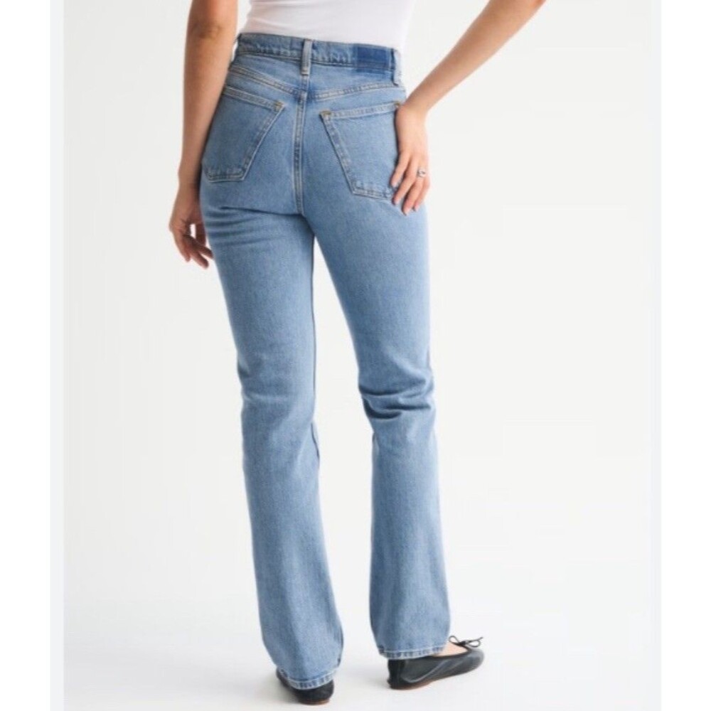 Abercrombie & Fitch Ultra High Rise 90s Slim Straight Jeans Curve Sz 30 / 10L